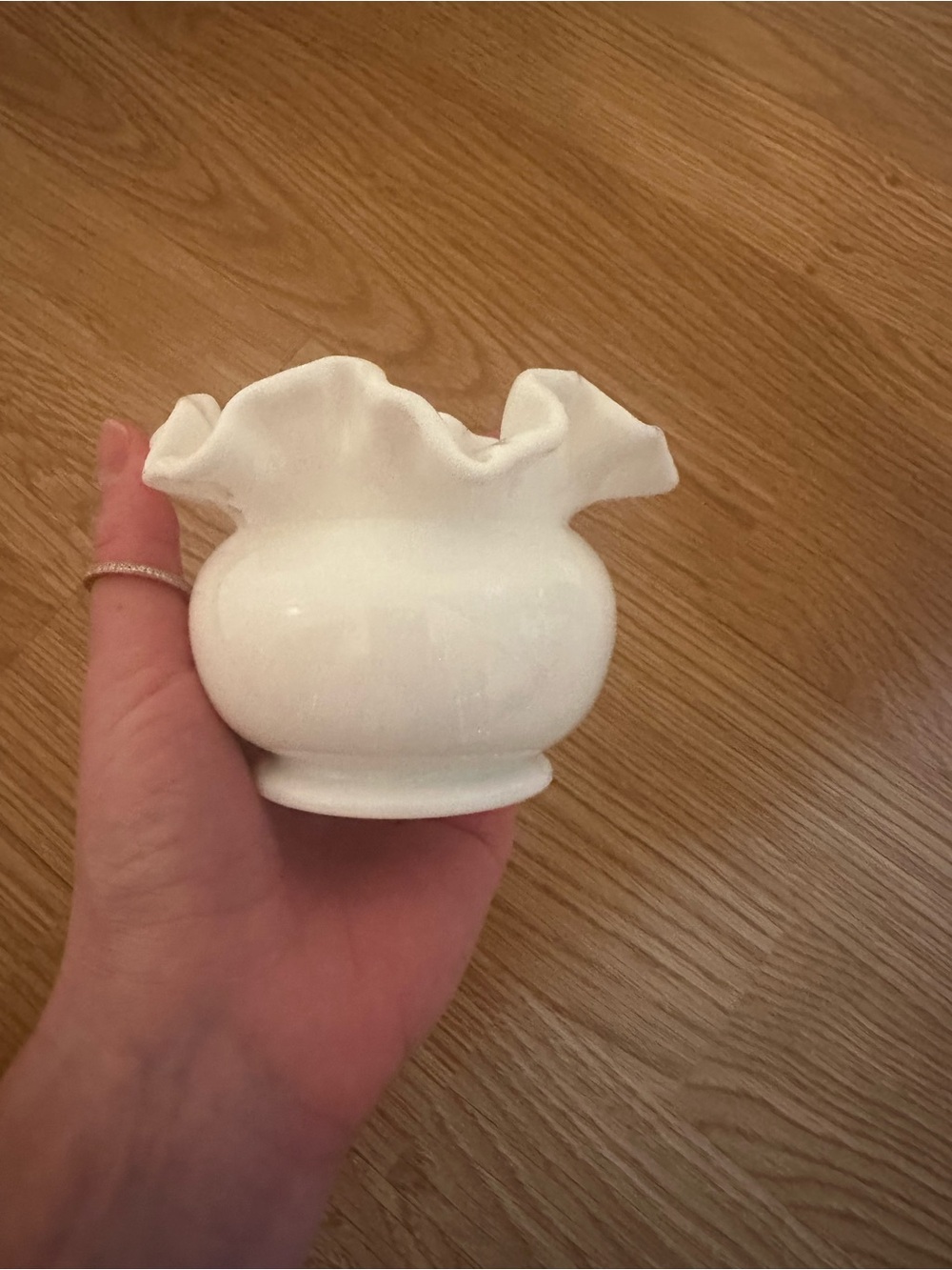White Ruffled Ceramic Bowl - Picture 3 of 5